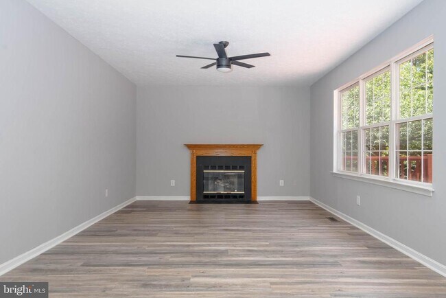 Building Photo - 11 Poplar Grove Ave