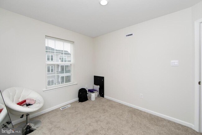 Building Photo - 272 Macoun Way