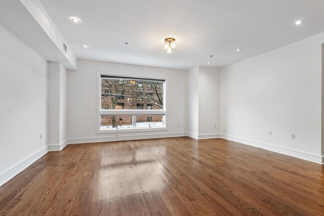 Building Photo - 635 6th St