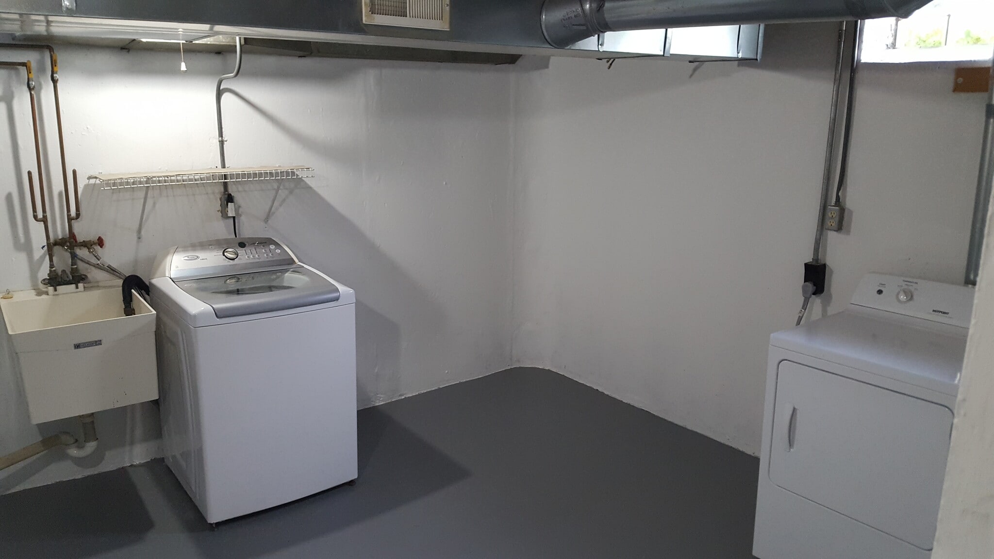 Full Size Laundry Machines - 320 Parkview Dr