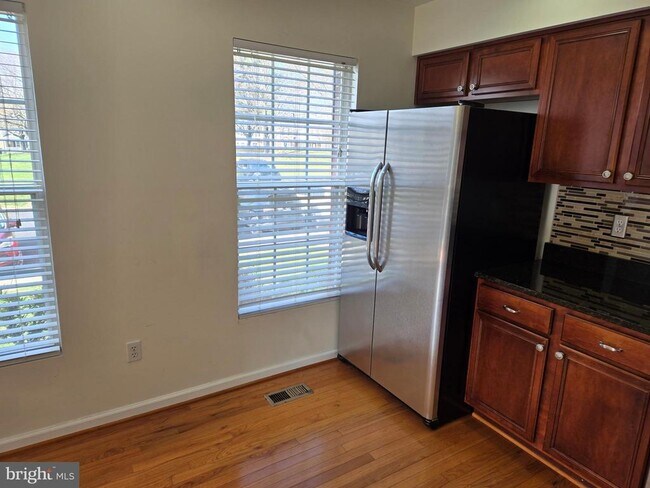 Building Photo - 300 Cinnabar Ln