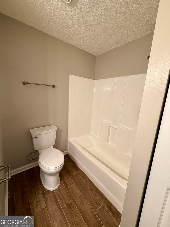 Building Photo - 440 Admiral's Walk Dr