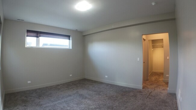 Building Photo - 5001 Prospect Ave