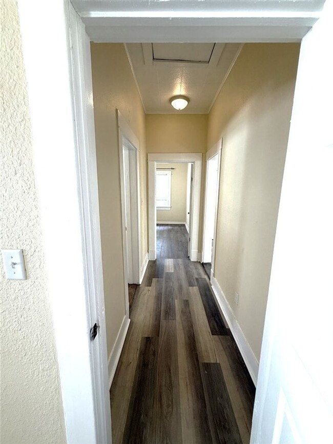 Building Photo - Beautifully Renovated 2 bedroom, 1 bath Bungalow | Historic Highland area | $900/Month Rent