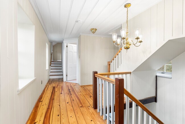 Building Photo - 607 E Wheel Rd