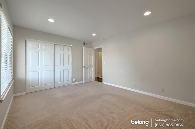 Building Photo - 3700 Athy Dr