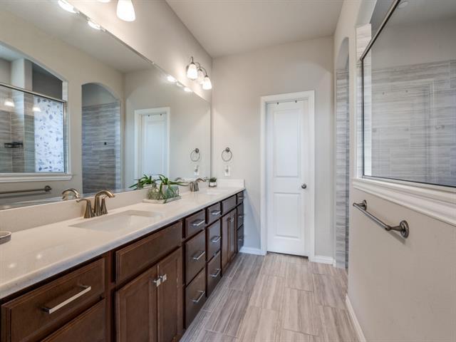 Building Photo - 2112 Creekbluff Ct