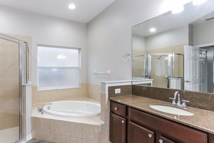 Building Photo - 1762 Mira Lago Cir