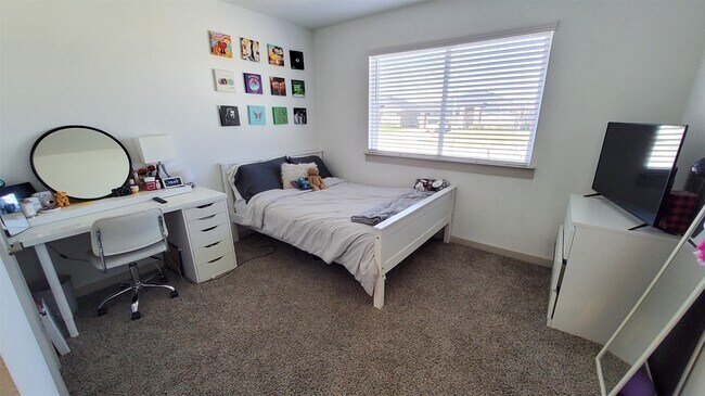 Building Photo - 4011 Itzle Is Ct