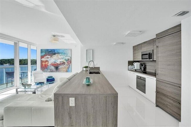 Building Photo - 400 Sunny Isles Blvd