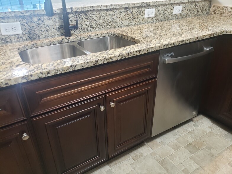 Deep, Dual, Stainless Steel Kitchen Sink & Dishwasher - 216 Astra Ln