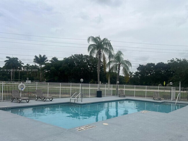 Building Photo - 731 Vista Isles Dr