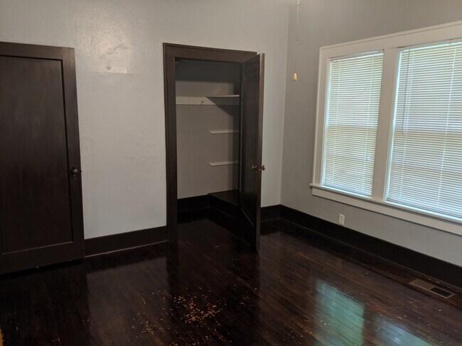 Building Photo - 1612 S Olive