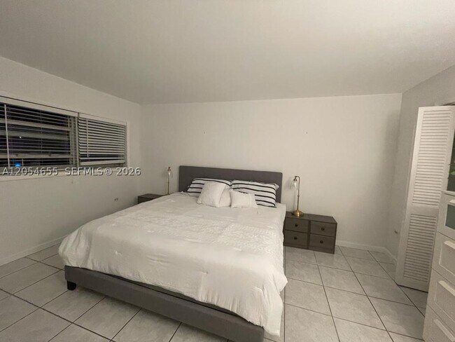 Building Photo - 401 Biscayne Blvd