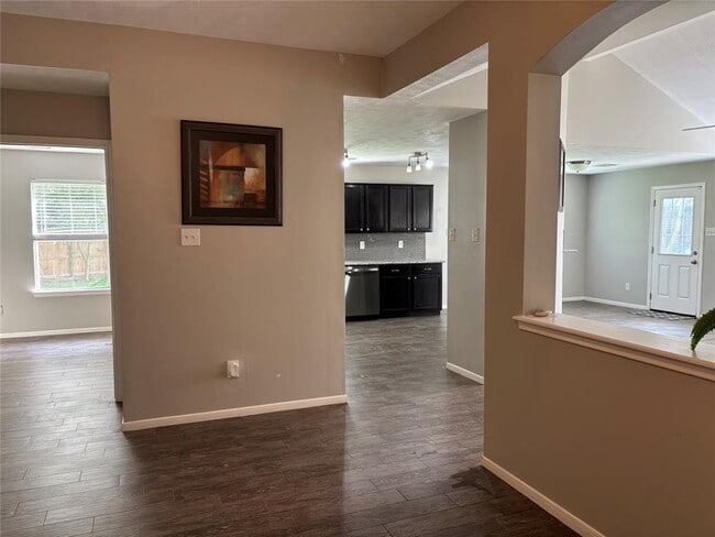 Building Photo - 1702 Oak Ridge Dr