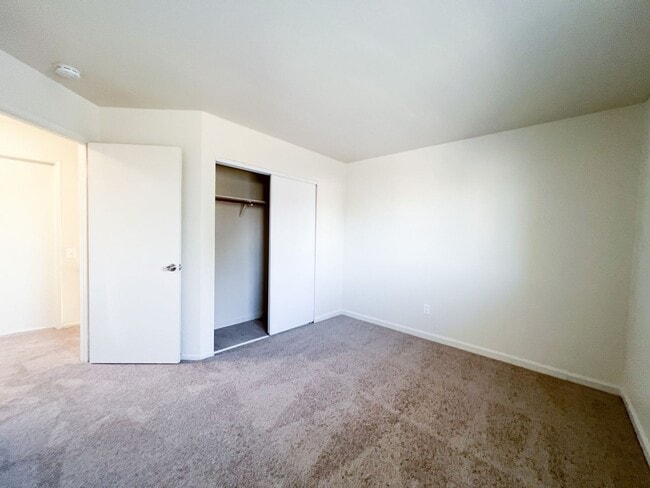 Building Photo - Newly Renovated 4 Bed, 3 Bath Home