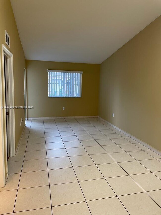 Building Photo - 2920 SE 13th Rd