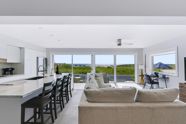 Building Photo - 604 N Ocean Blvd