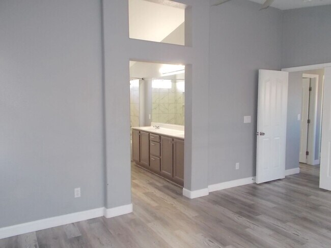 Building Photo - Modern 3-Bedroom Home in Prime Location with Stylish Upgrades