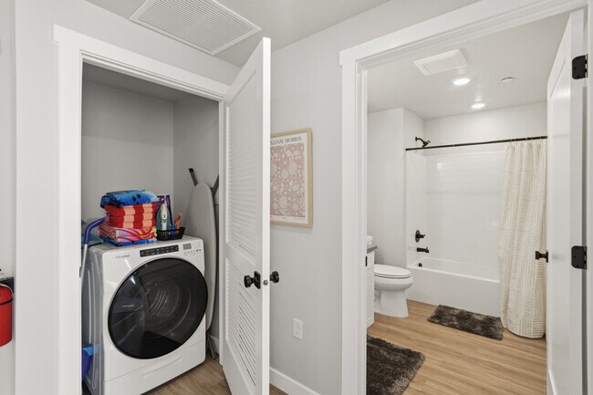 Building Photo - 206 N Chapparell Dr