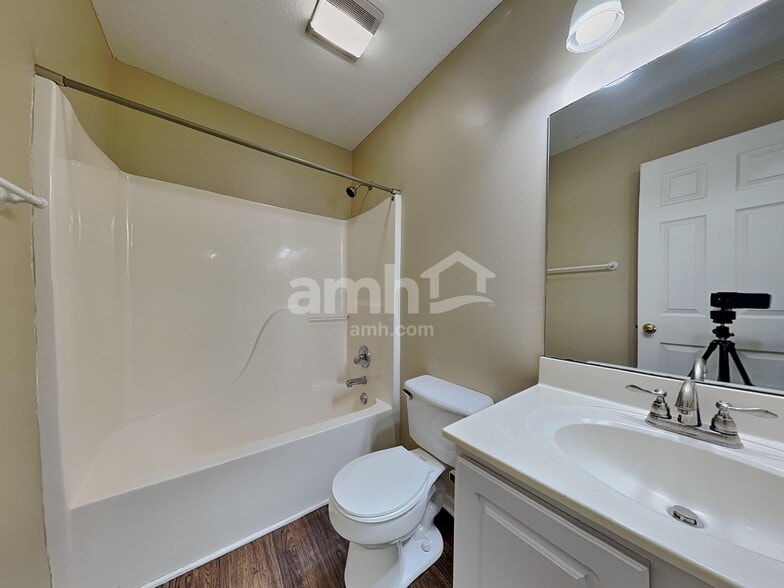 Building Photo - 1405 Randall Park Dr