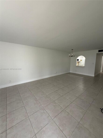 Building Photo - 155 Lakeview Dr