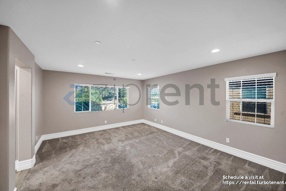 Building Photo - 4367 Amanecer Dr