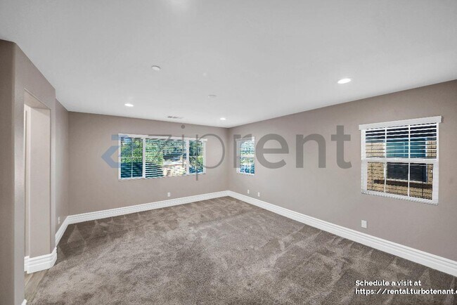 Building Photo - 4367 Amanecer Dr