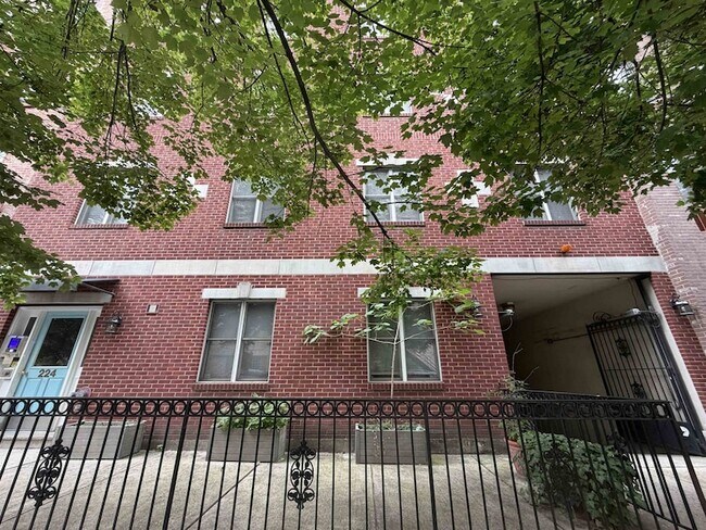 Building Photo - 224 Bloomfield St
