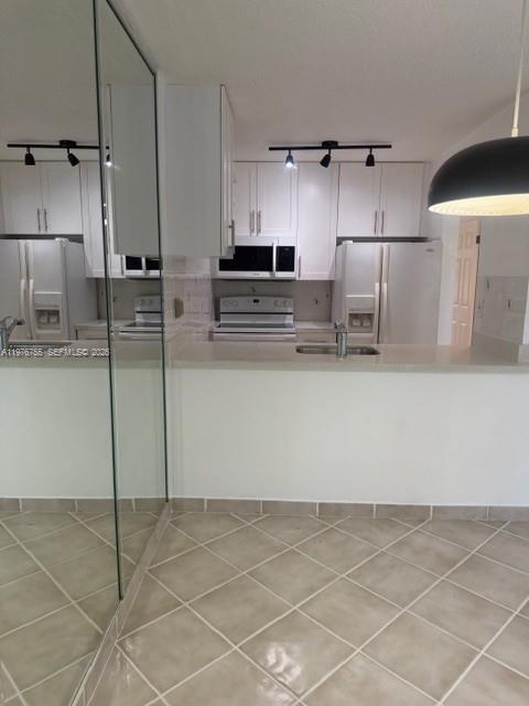 Building Photo - 520 NE 38th St