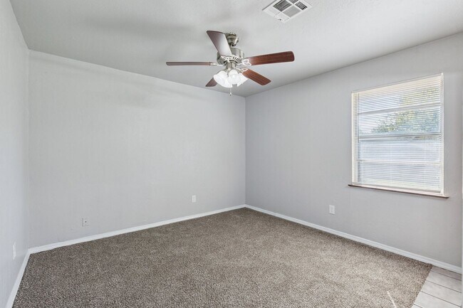 Building Photo - 3 bed, 2.5  bath house in Warr Acres