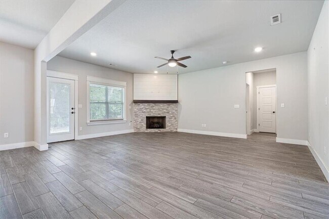 Building Photo - 3500 SW Lucretia Rd