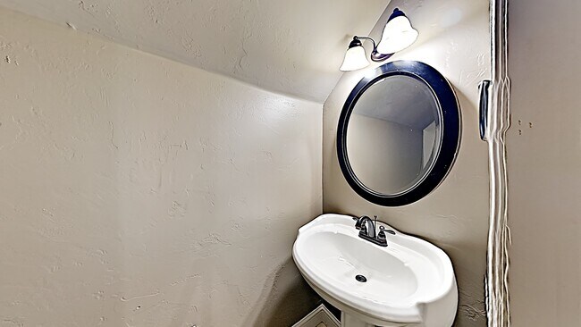 Building Photo - 4 Bedroom in Deer Creek Schools - Neighborhood Pool