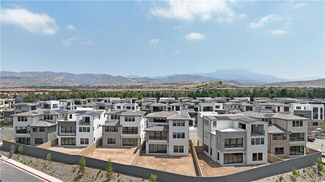 Building Photo - 217 Stage