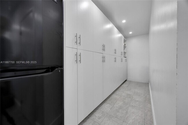 Building Photo - 5501 McKinley St