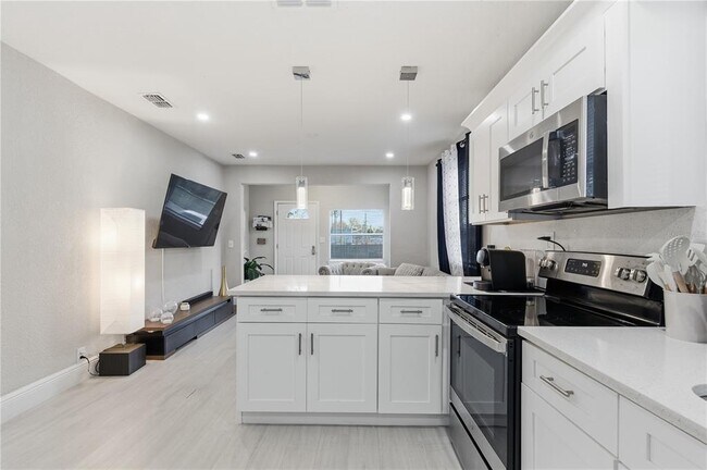 Building Photo - 2717 W Cherry St