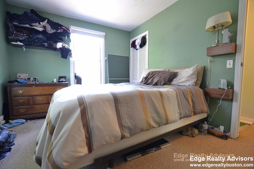 Building Photo - 153 Nonantum St