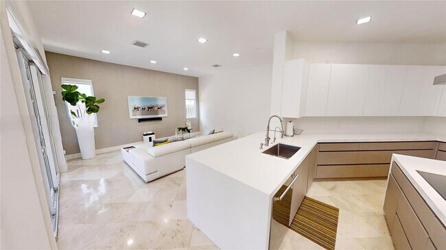 Building Photo - 7044 NW 113th Pl