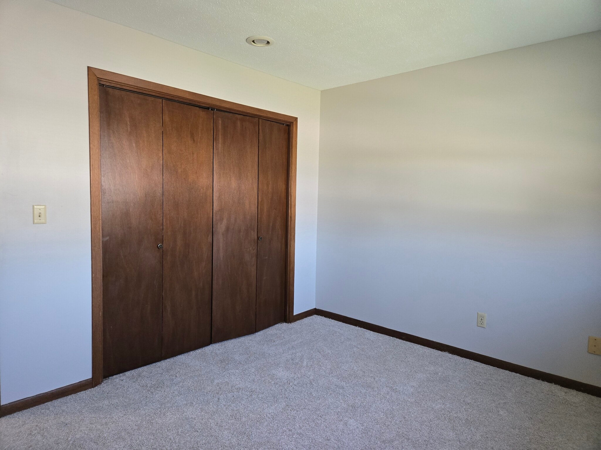 Building Photo - 303 N 6th St