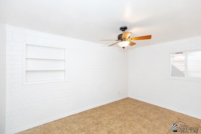Building Photo - 1281 W 18th St