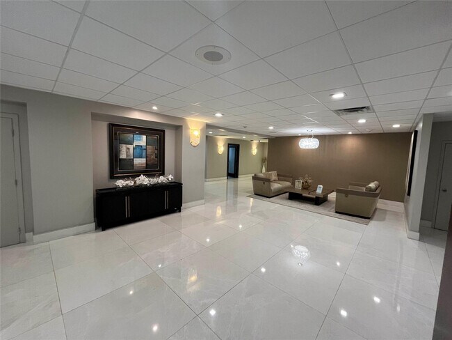 Building Photo - 3500 Galt Ocean Dr