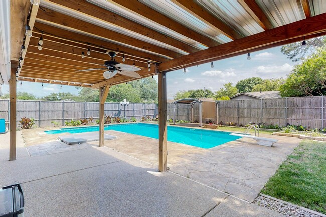 Building Photo - Available Mid-June | 3 Bedroom Arlington H...