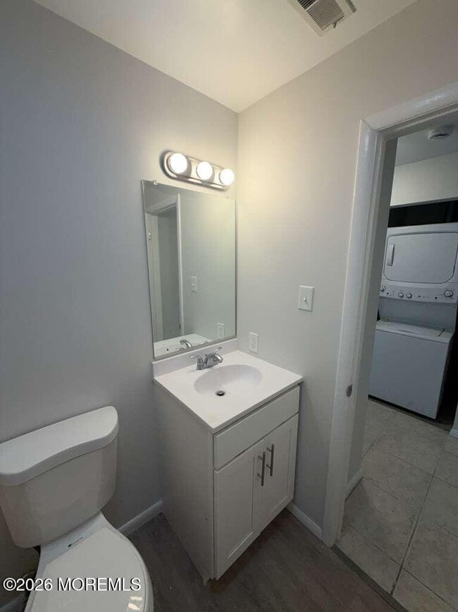 Building Photo - 8 Scotch Pine Dr