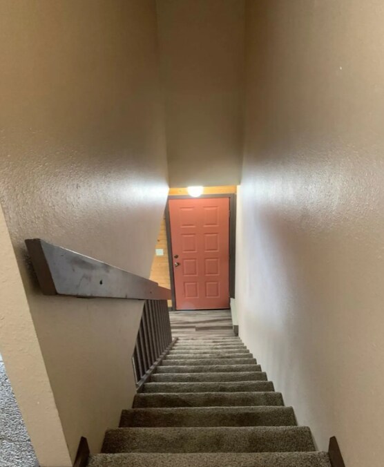 Building Photo - 577 E Golf Pl