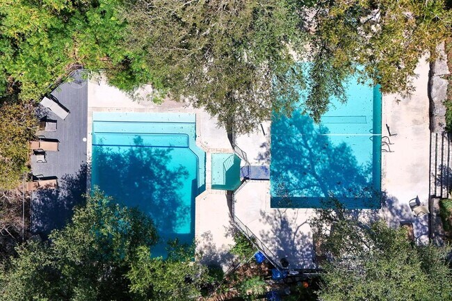 Building Photo - 4711 Spicewood Springs Rd