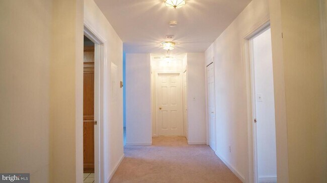 Building Photo - 10 E Lee St