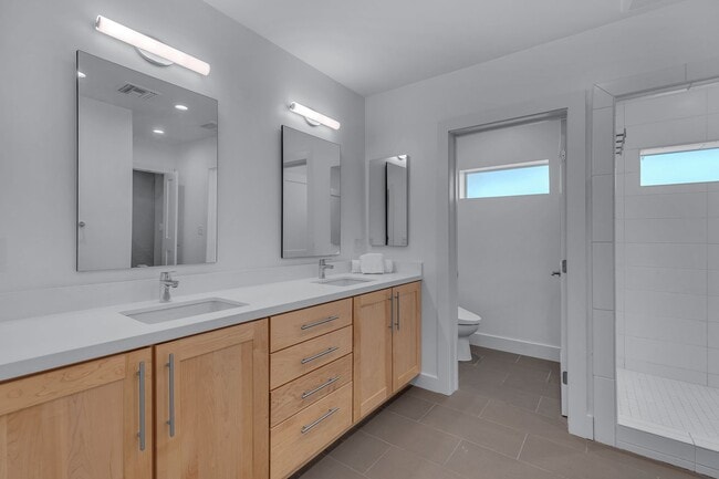 Building Photo - Mid-century modern home in Arcadia with pr...