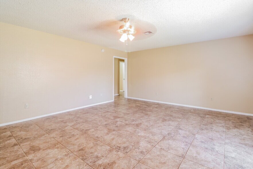 Building Photo - 11040 N Eagle Ln