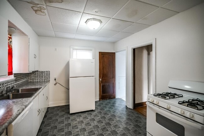 Building Photo - 409 E Melbourne Ave