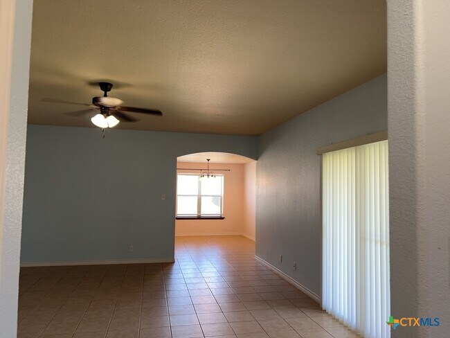 Building Photo - 301 Vega Ln
